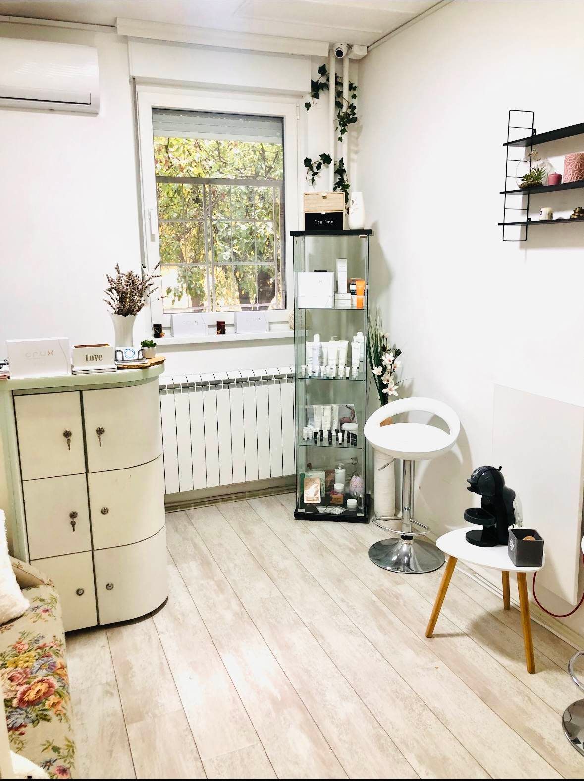 Skin lab salon